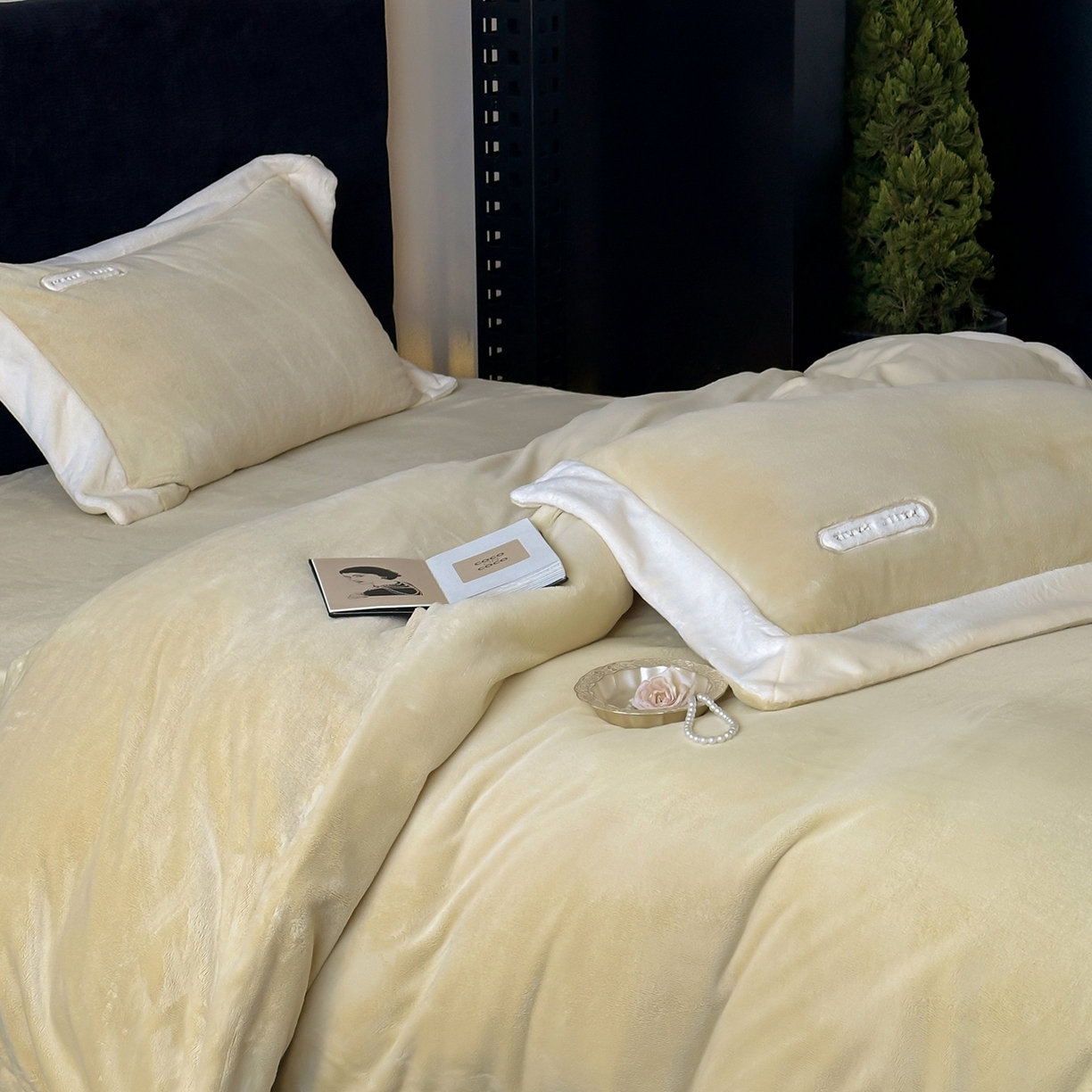 91家纺网 家纺一手货源 找家纺 JUICY 橘滋家纺 2025新款顶奢浪漫极简大拼角牛奶绒四件套-米兰庄园 （销售控价券后不低于398元 充值会员-20元） 米兰庄园-春日序曲