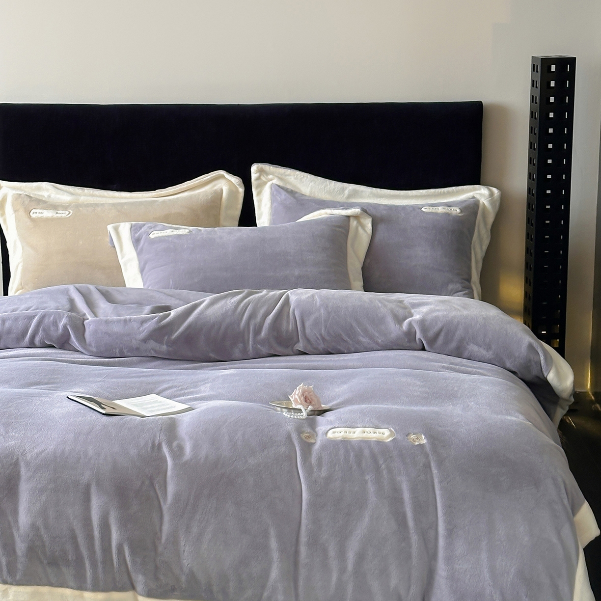 JUICY 橘滋家纺 2025新款顶奢浪漫极简大拼角牛奶绒四件套-米兰庄园 （销售控价券后不低于398元 充值会员-20元） 米兰庄园-薄雾情书