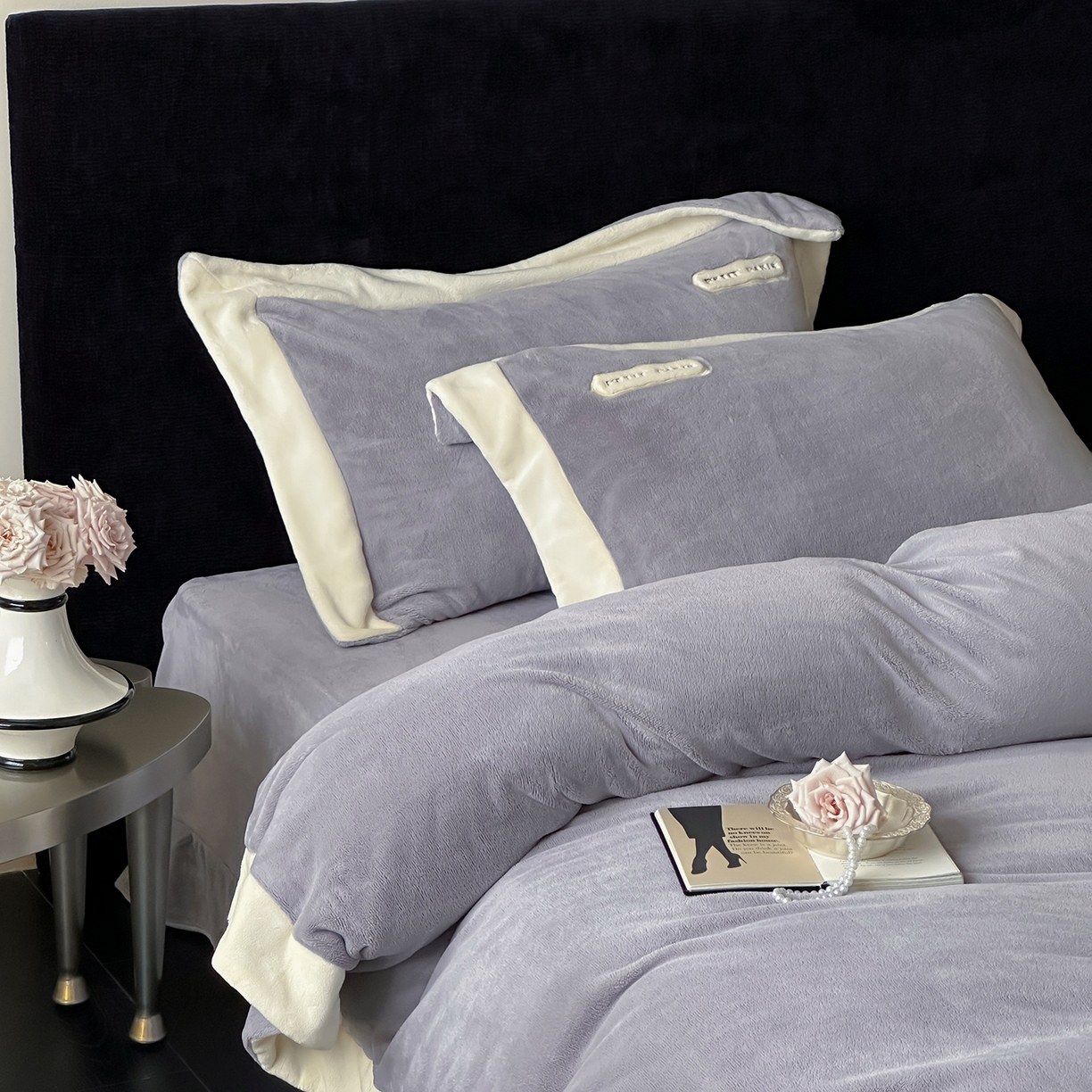 91家纺网 家纺一手货源 找家纺 JUICY 橘滋家纺 2025新款顶奢浪漫极简大拼角牛奶绒四件套-米兰庄园 （销售控价券后不低于398元 充值会员-20元） 米兰庄园-薄雾情书