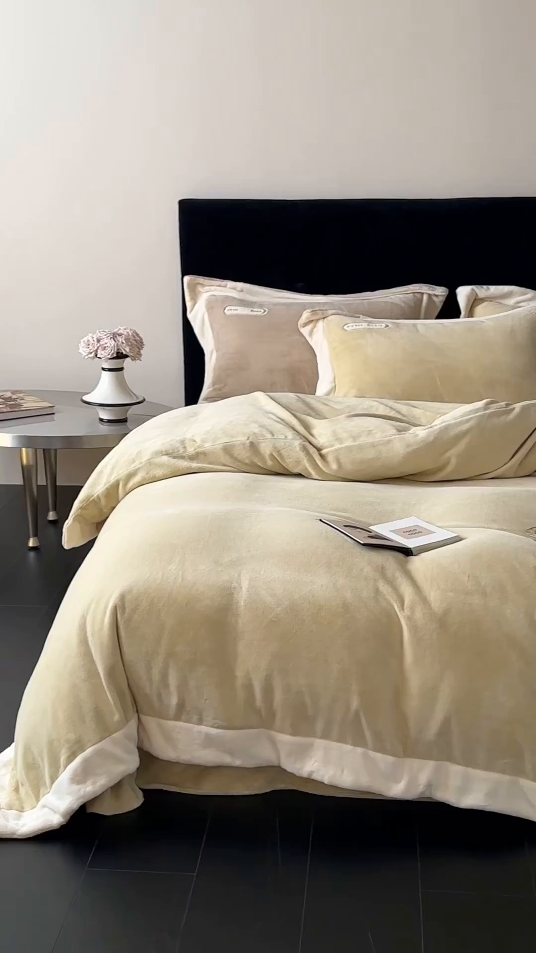 91家纺网 家纺一手货源 找家纺 JUICY 橘滋家纺 2025新款顶奢浪漫极简大拼角牛奶绒四件套-米兰庄园 （销售控价券后不低于398元 充值会员-20元） 米兰庄园-春日序曲