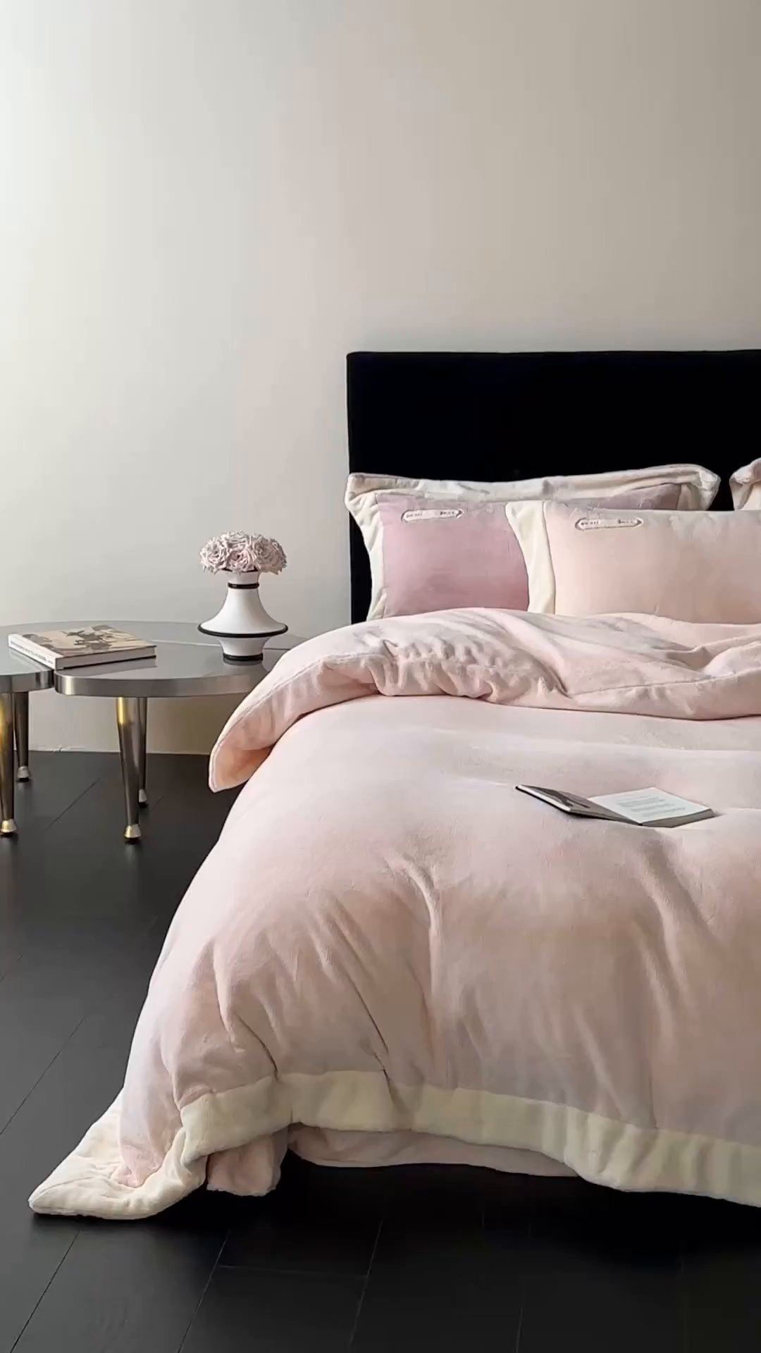 91家纺网 家纺一手货源 找家纺 JUICY 橘滋家纺 2025新款顶奢浪漫极简大拼角牛奶绒四件套-米兰庄园 （销售控价券后不低于398元 充值会员-20元） 米兰庄园-月光初恋