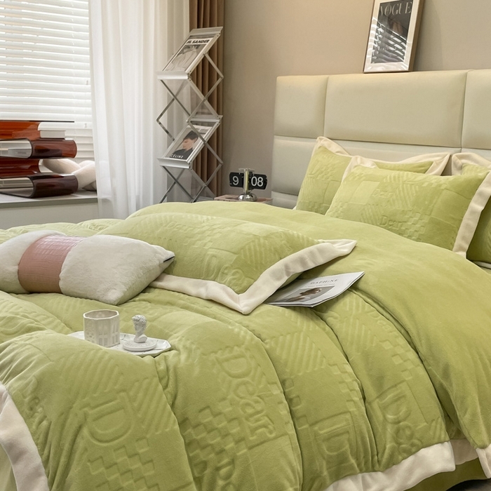 91家纺网 家纺一手货源 找家纺 艾佳 2025新款5D雕花牛奶绒拼角宽边工艺四件套-唯爱系列 唯爱-奶油绿