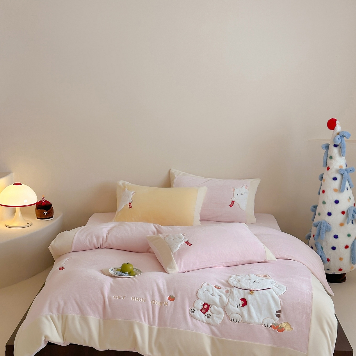 JUICY 橘滋家纺 2025新款高定敲可爱招财猫牛奶奢绒系列四件套 （线上控价 券后不低于368元） 福抱抱招财猫-蜜桃软糖