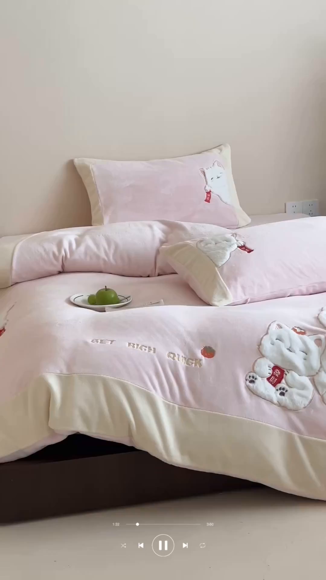 91家纺网 家纺一手货源 找家纺 （总）JUICY 橘滋家纺 2025新款高定敲可爱招财猫牛奶奢绒系列四件套 （线上控价 券后不低于368元）