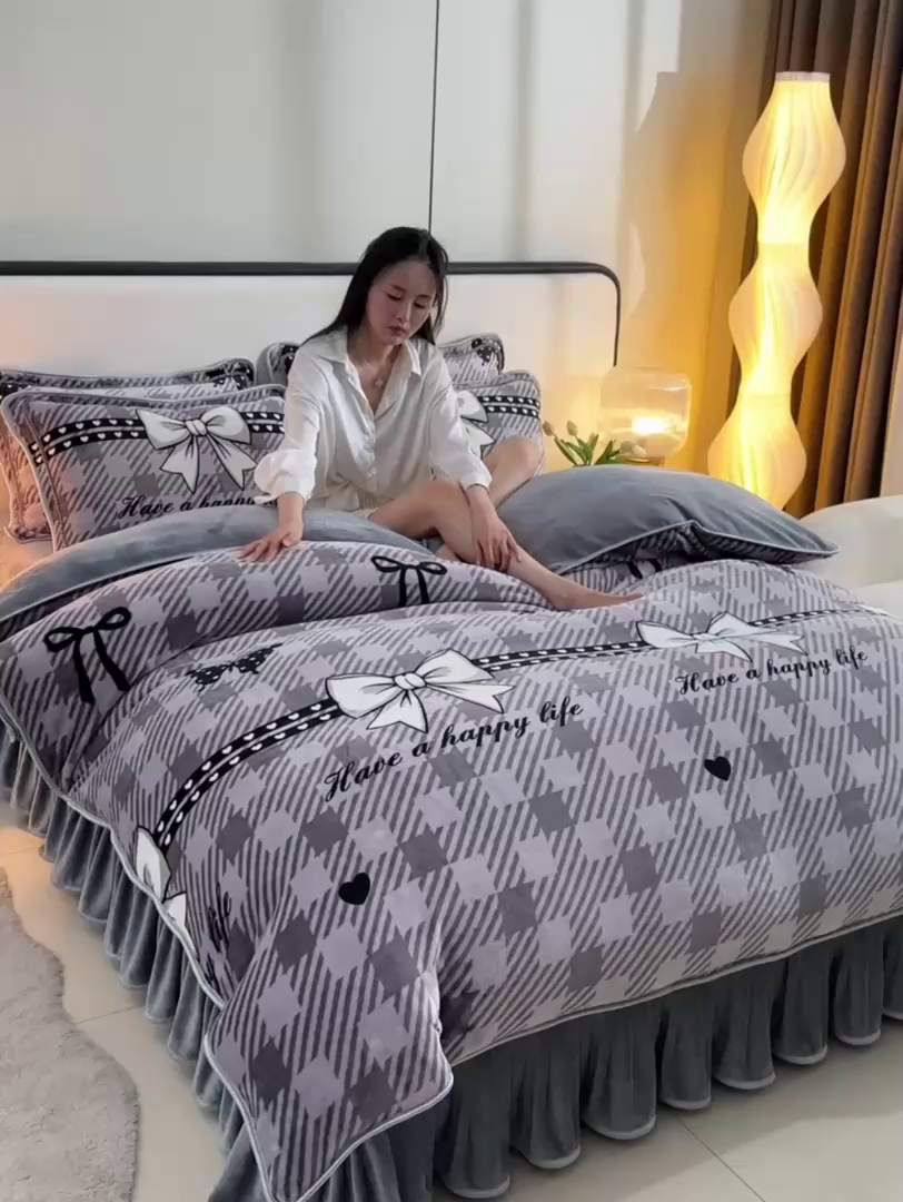 91家纺网 家纺一手货源 找家纺 新8.5-9.5斤法莱绒四件套珊瑚牛奶金貂绒四件套床裙 蝶影