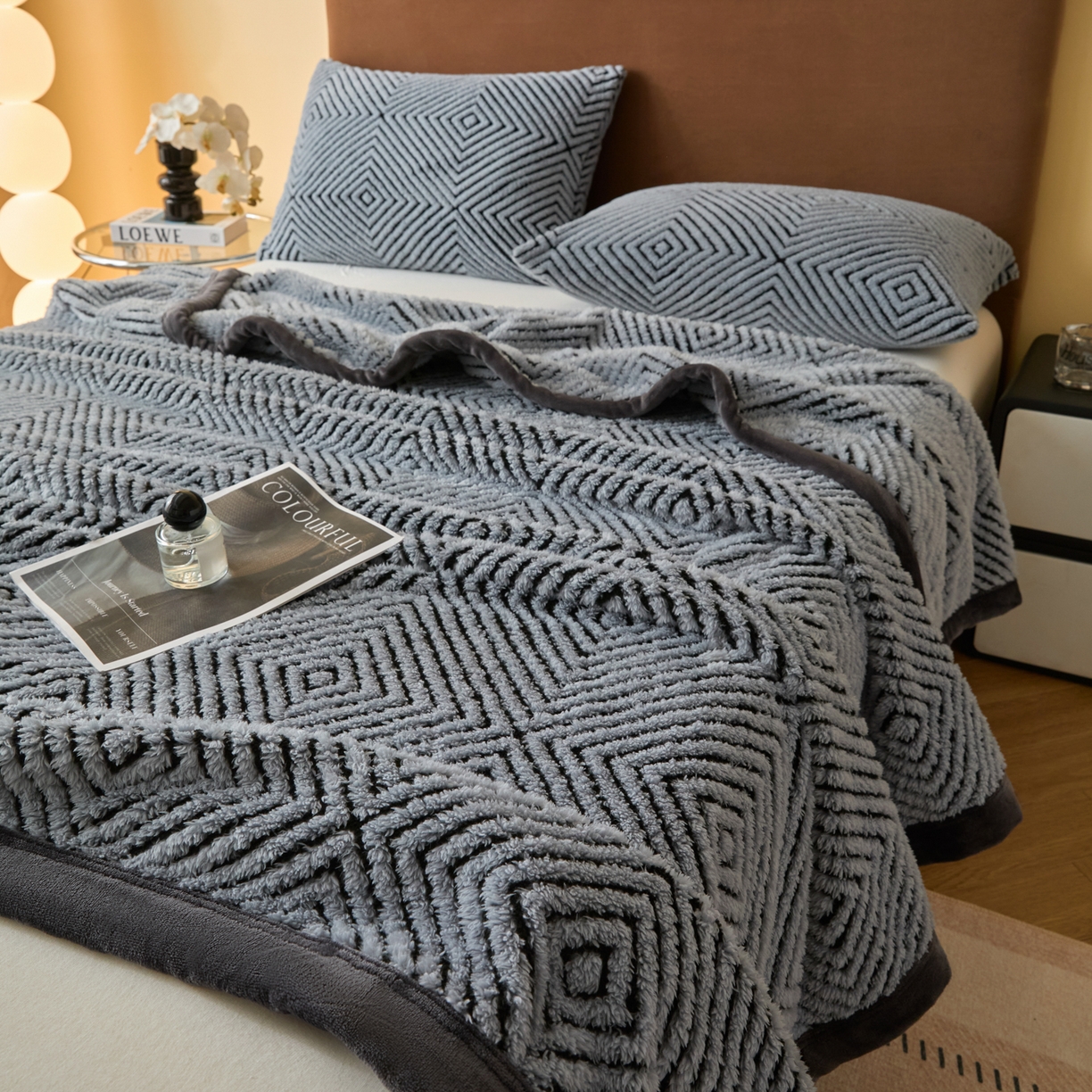 91家纺网 家纺一手货源 找家纺 （总）欧邦 2025新款轻奢暖阳绒提花双面绒单层毯毯子