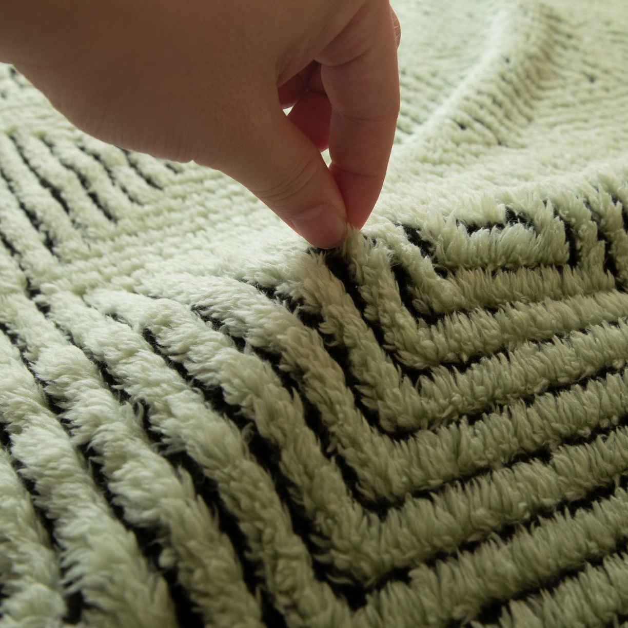 91家纺网 家纺一手货源 找家纺 欧邦 2025新款轻奢暖阳绒提花双面绒单层毯毯子 单层毯-青瓷绿