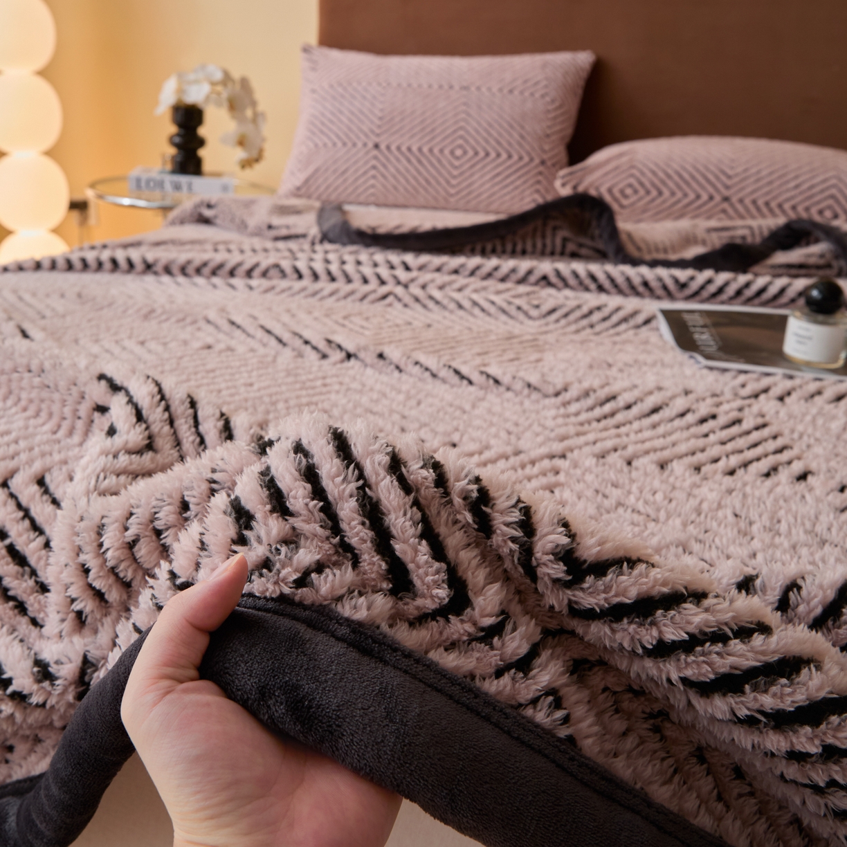 91家纺网 家纺一手货源 找家纺 欧邦 2025新款轻奢暖阳绒提花双面绒单层毯毯子 单层毯-海棠粉