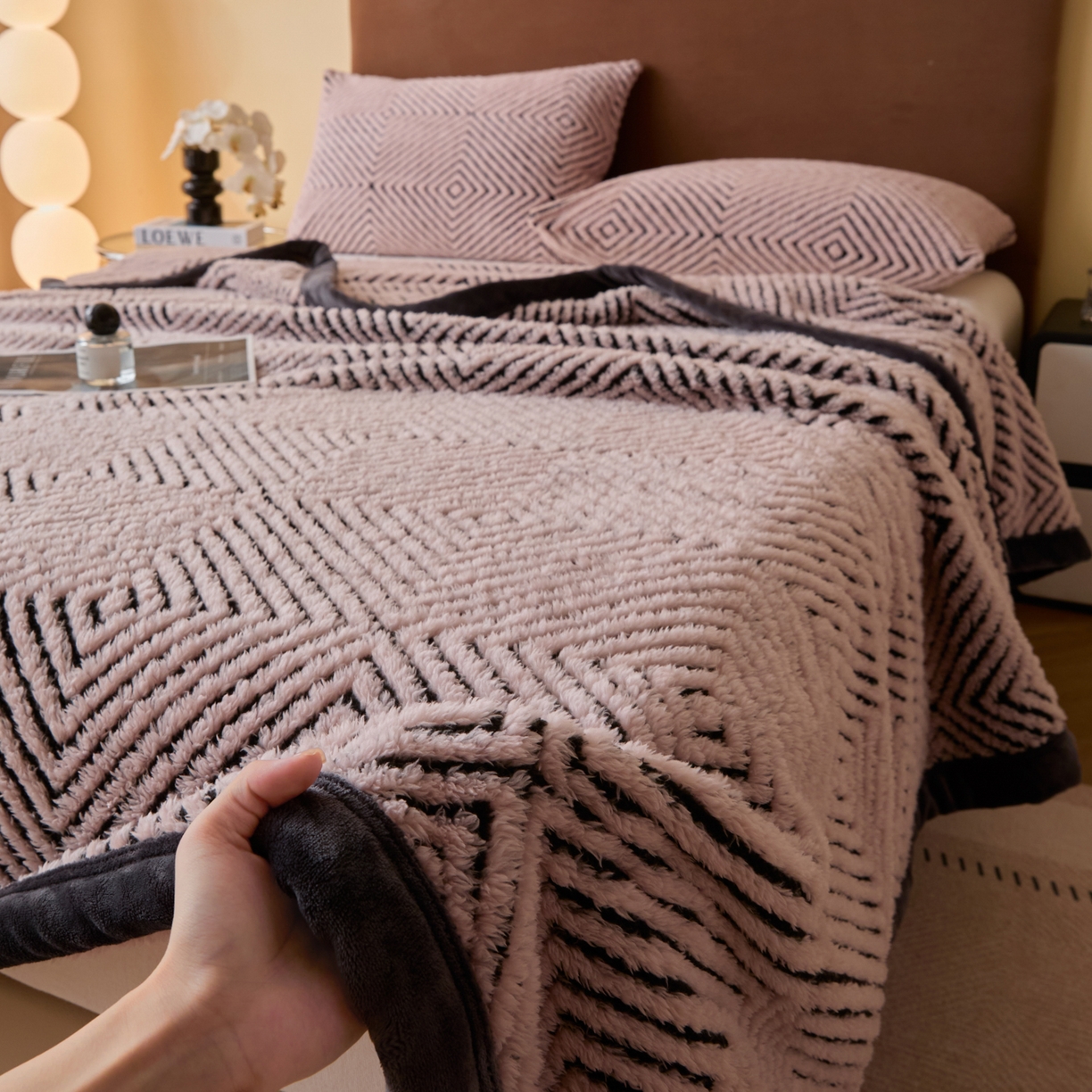 91家纺网 家纺一手货源 找家纺 欧邦 2025新款轻奢暖阳绒提花双面绒单层毯毯子 单层毯-海棠粉