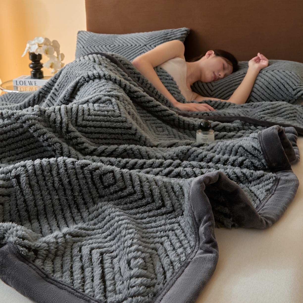 91家纺网 家纺一手货源 找家纺 欧邦 2025新款轻奢暖阳绒提花双面绒单层毯毯子 单层毯-慕斯灰