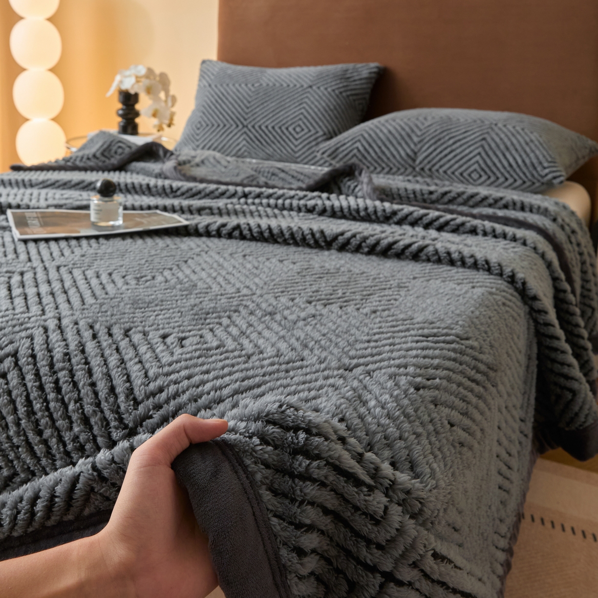 91家纺网 家纺一手货源 找家纺 欧邦 2025新款轻奢暖阳绒提花双面绒单层毯毯子 单层毯-慕斯灰