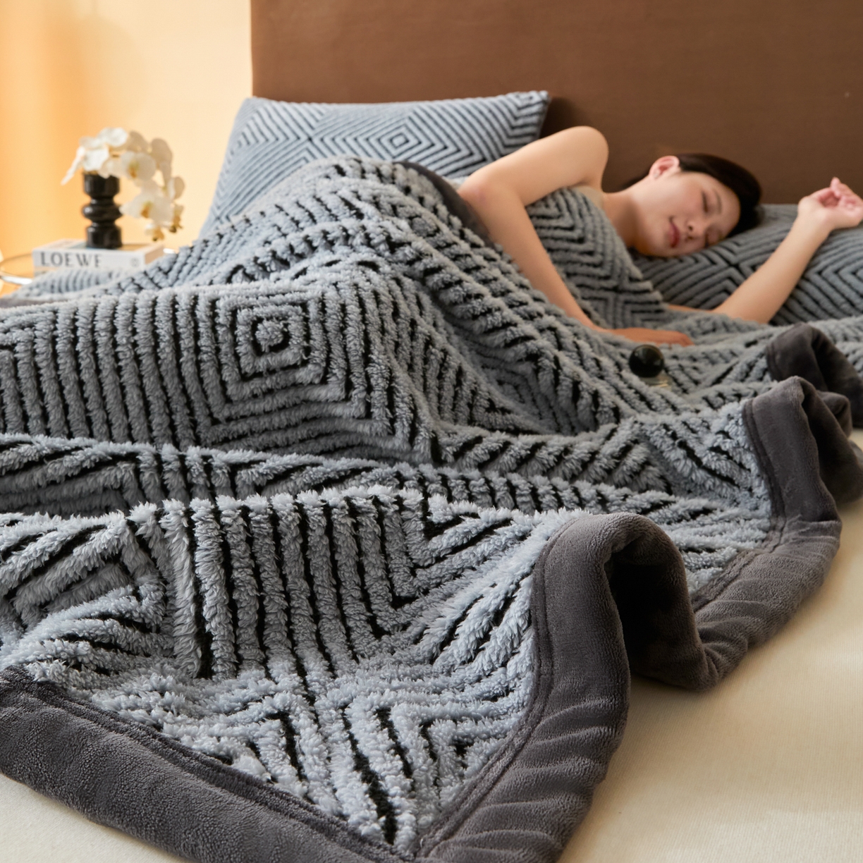 91家纺网 家纺一手货源 找家纺 欧邦 2025新款轻奢暖阳绒提花双面绒单层毯毯子 单层毯-苍穹蓝