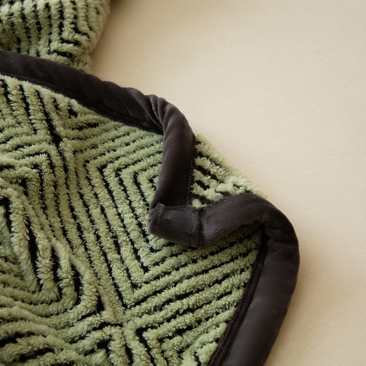 91家纺网 家纺一手货源 找家纺 欧邦 2025新款轻奢暖阳绒提花双面绒单层毯毯子 单层毯-青瓷绿