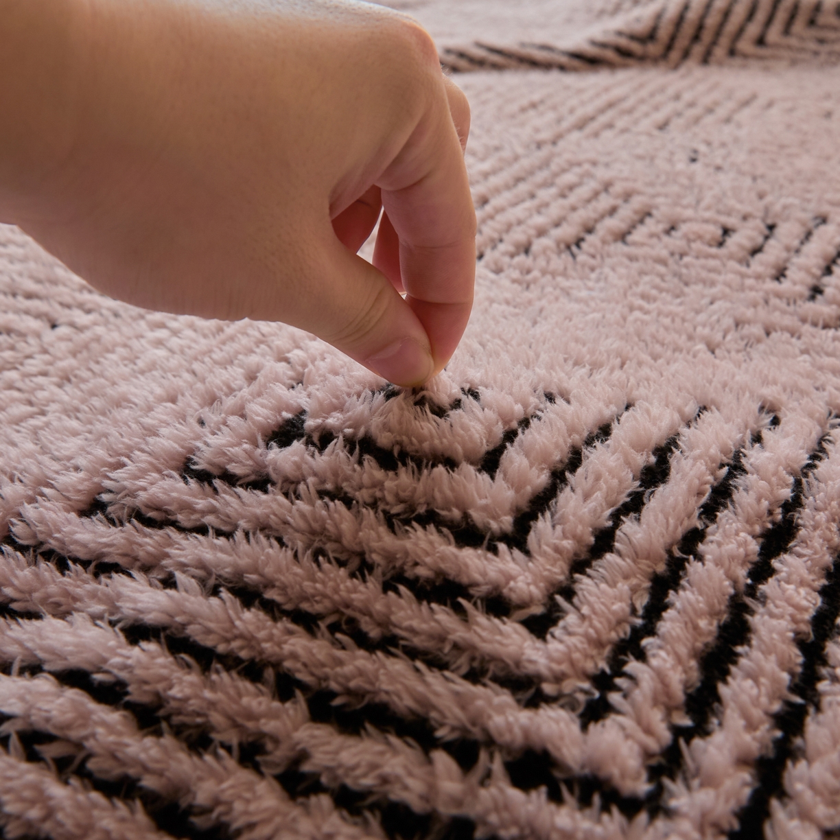 91家纺网 家纺一手货源 找家纺 欧邦 2025新款轻奢暖阳绒提花双面绒单层毯毯子 单层毯-海棠粉