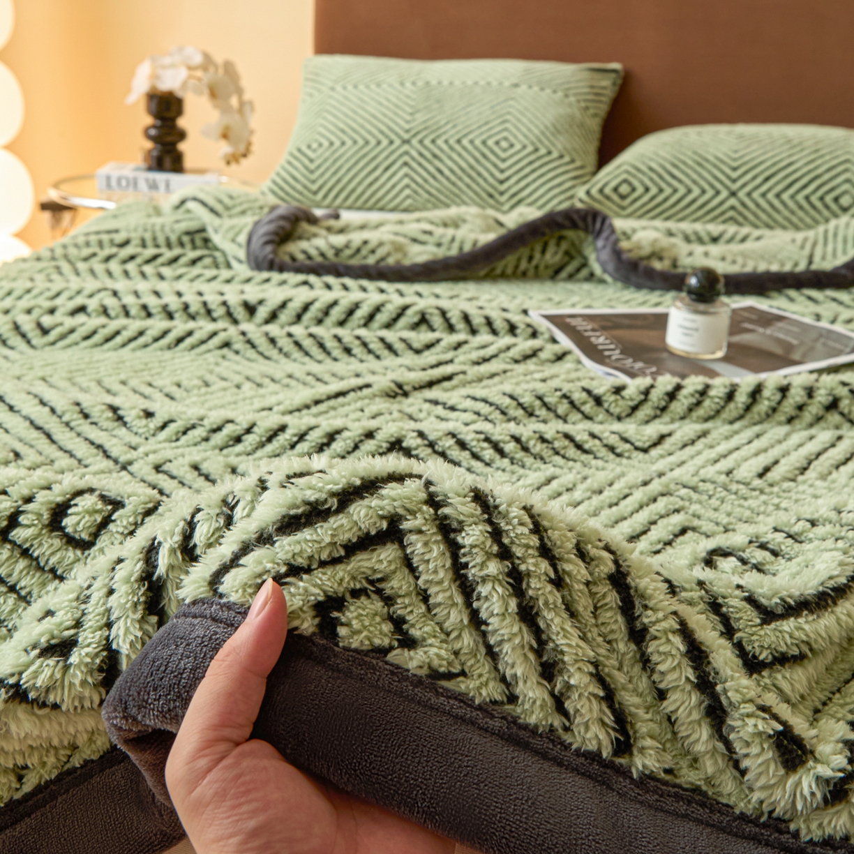 91家纺网 家纺一手货源 找家纺 欧邦 2025新款轻奢暖阳绒提花双面绒单层毯毯子 单层毯-青瓷绿