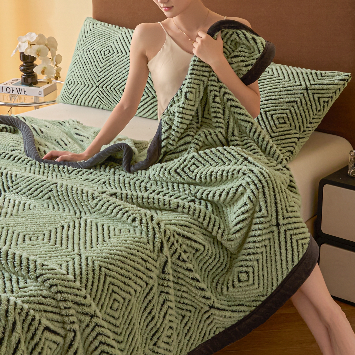 91家纺网 家纺一手货源 找家纺 欧邦 2025新款轻奢暖阳绒提花双面绒单层毯毯子 单层毯-青瓷绿