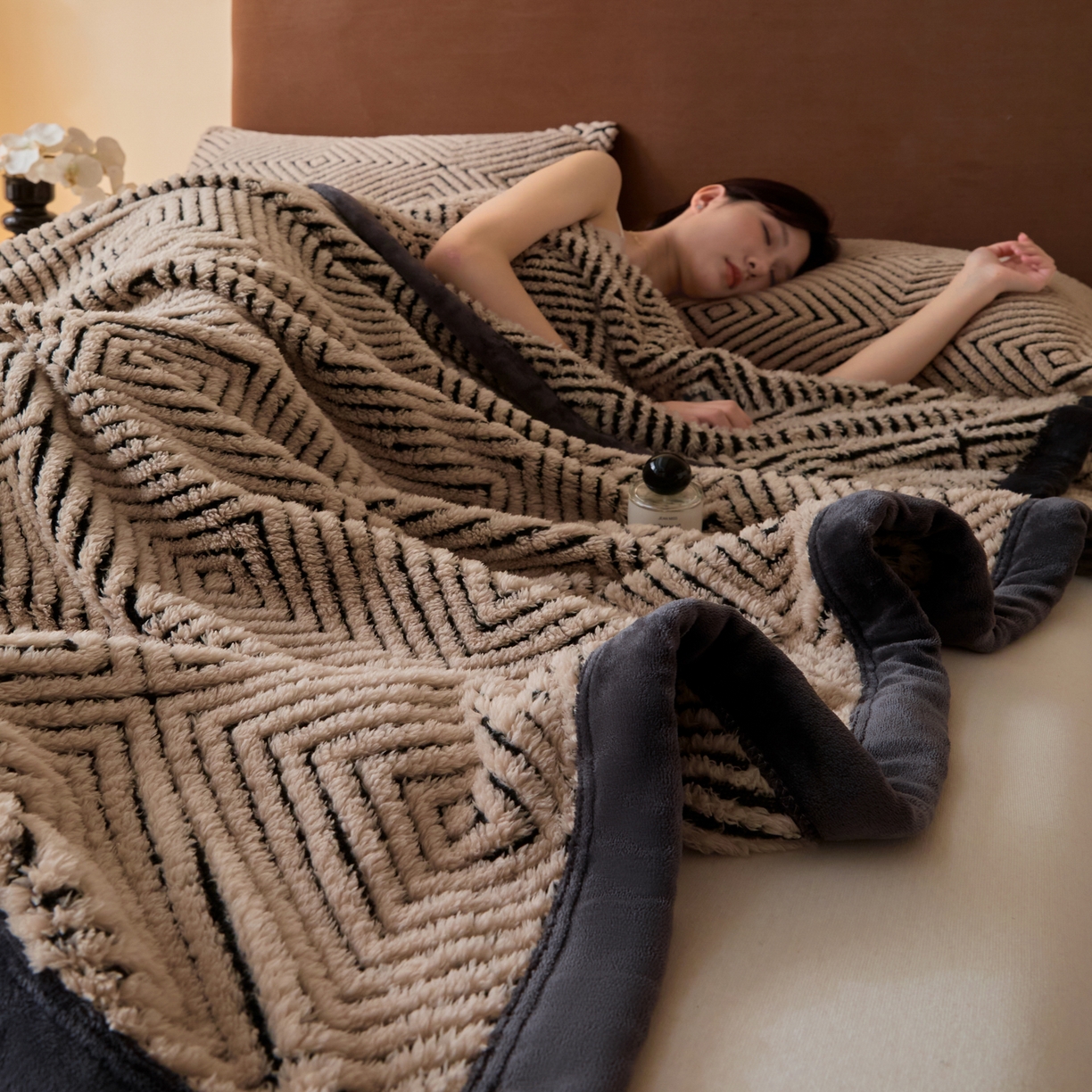 91家纺网 家纺一手货源 找家纺 欧邦 2025新款轻奢暖阳绒提花双面绒单层毯毯子 单层毯-檀木咖