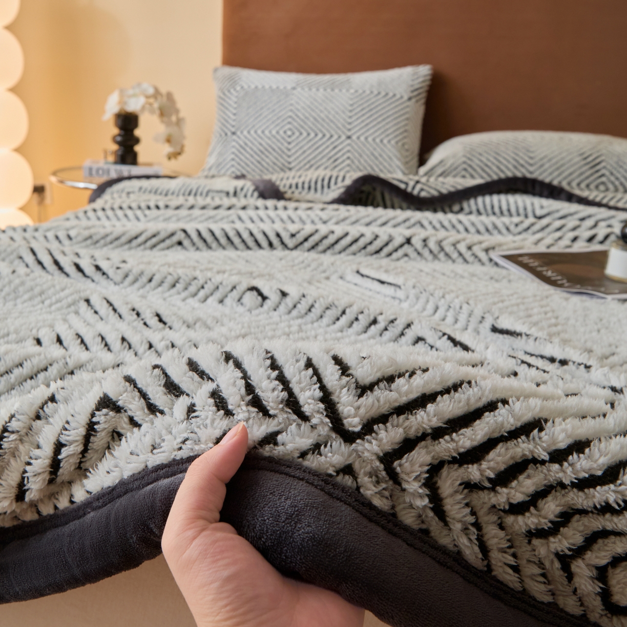 91家纺网 家纺一手货源 找家纺 欧邦 2025新款轻奢暖阳绒提花双面绒单层毯毯子 单层毯-初雪白