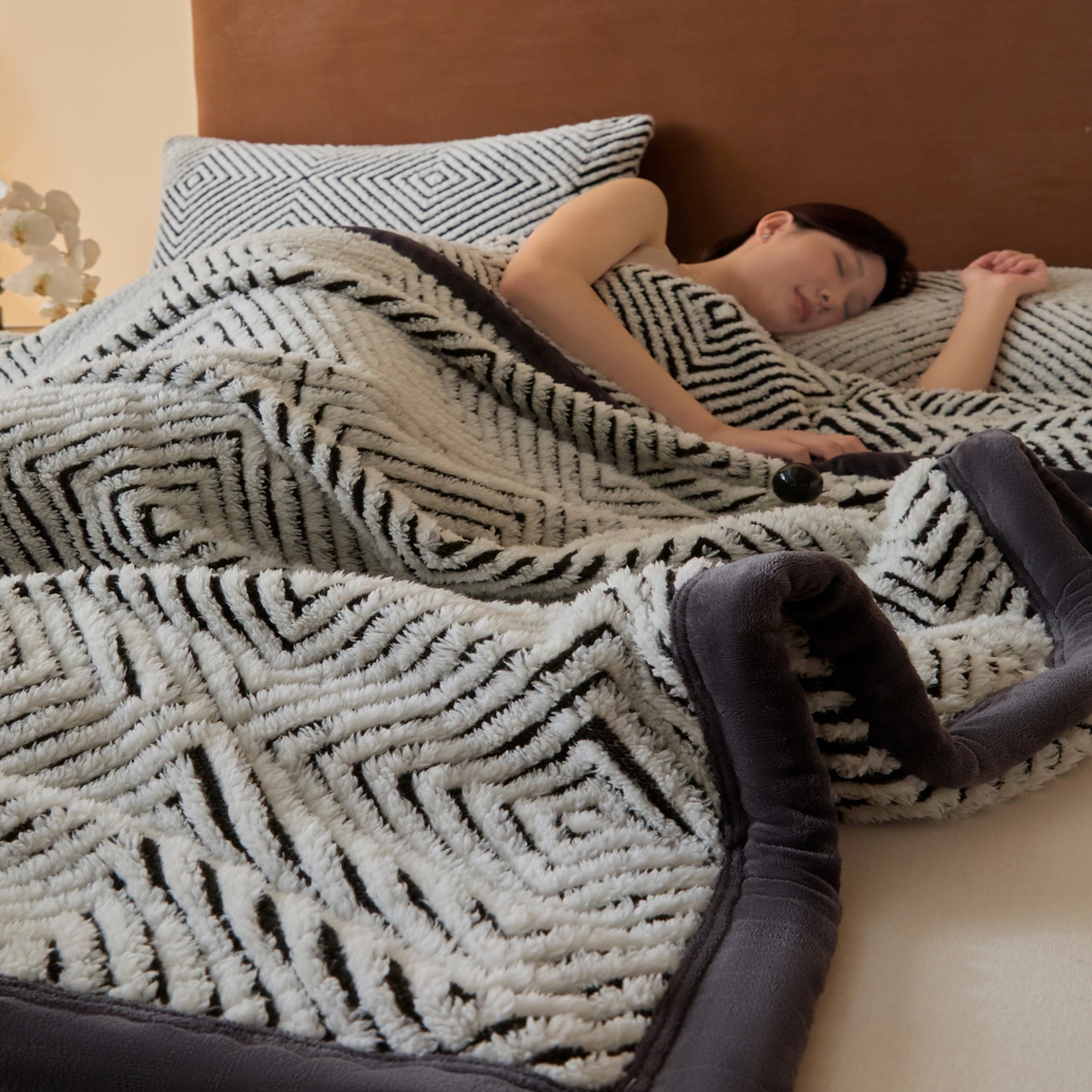 91家纺网 家纺一手货源 找家纺 欧邦 2025新款轻奢暖阳绒提花双面绒单层毯毯子 单层毯-初雪白