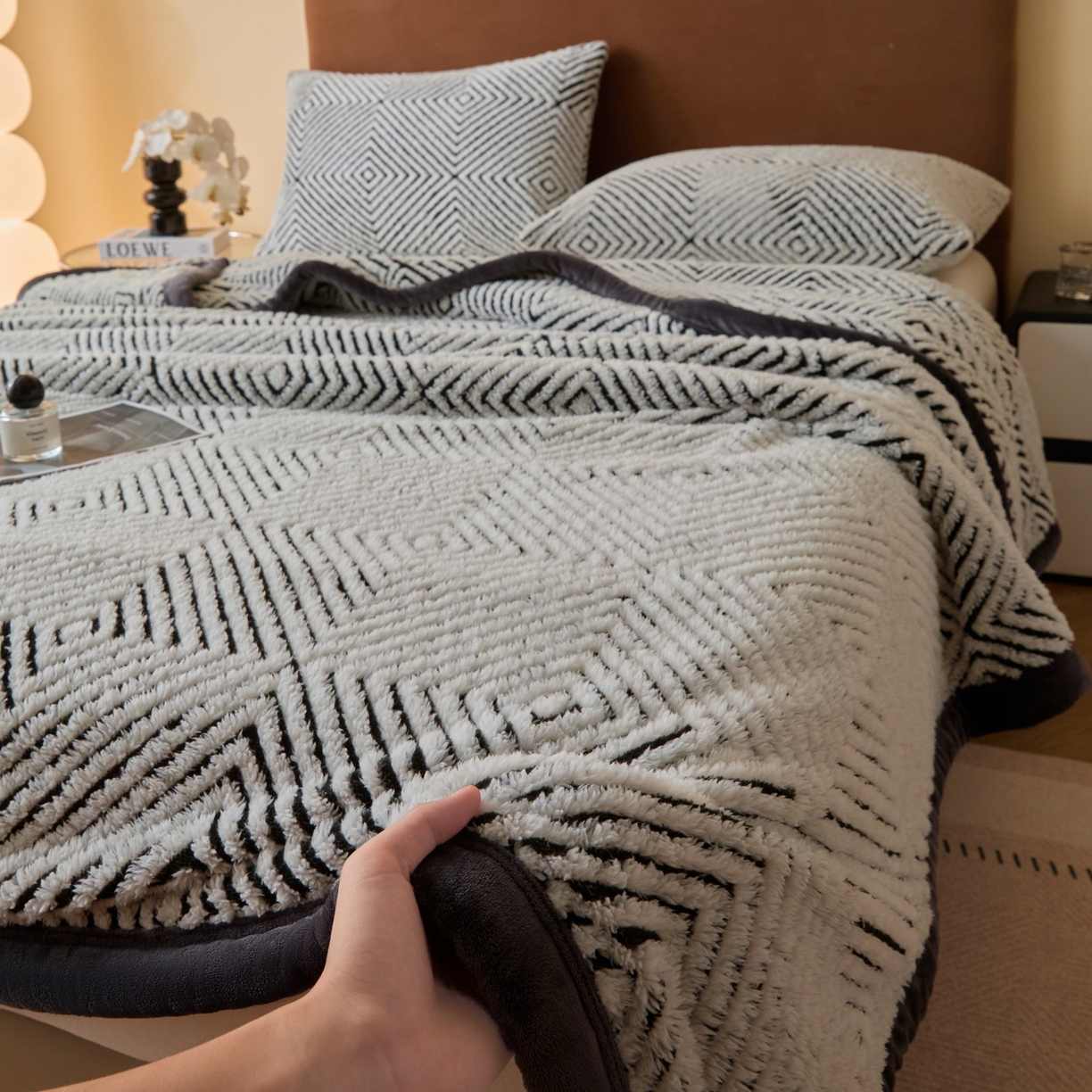 91家纺网 家纺一手货源 找家纺 欧邦 2025新款轻奢暖阳绒提花双面绒单层毯毯子 单层毯-初雪白