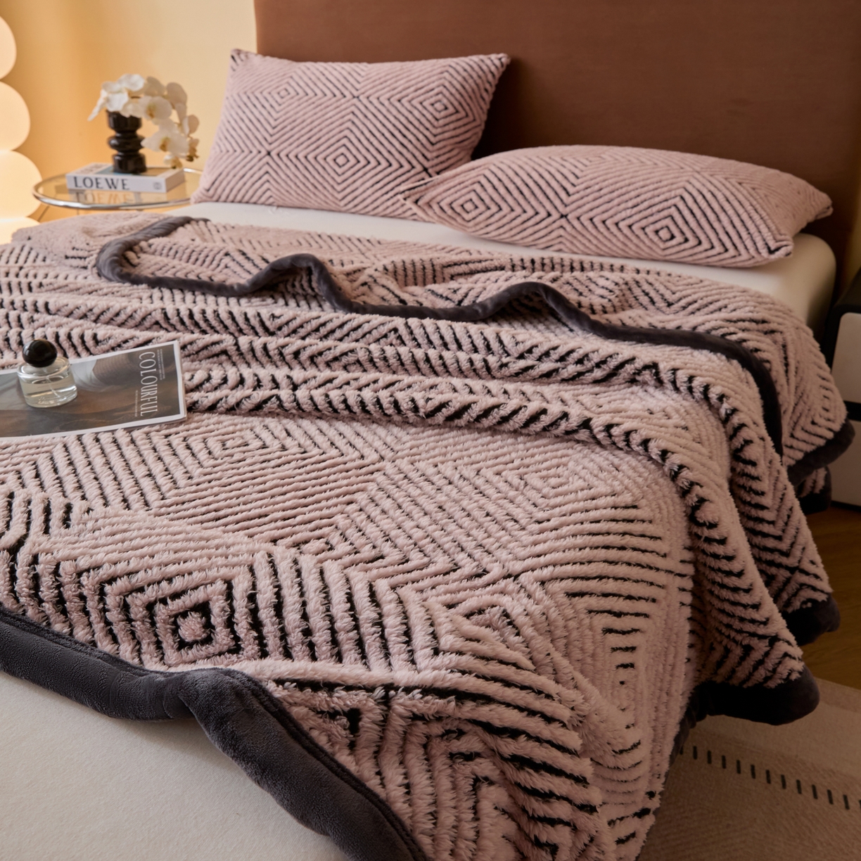 91家纺网 家纺一手货源 找家纺 欧邦 2025新款轻奢暖阳绒提花双面绒单层毯毯子 单层毯-海棠粉