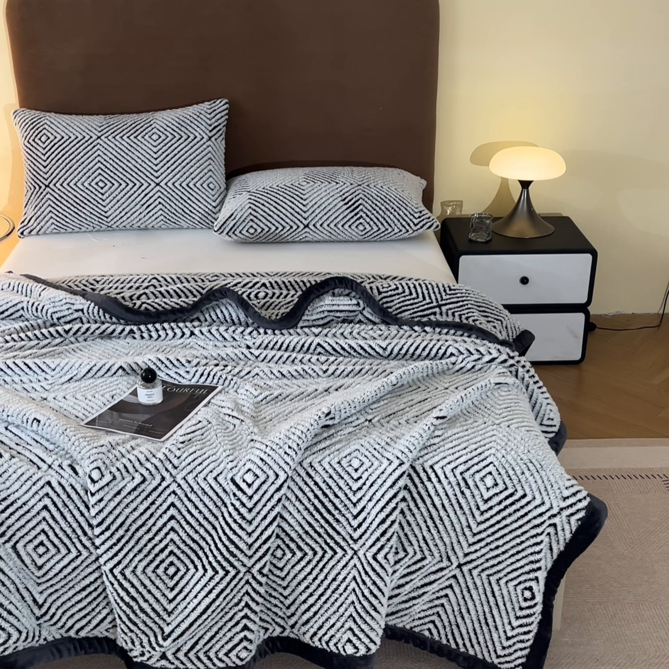 91家纺网 家纺一手货源 找家纺 欧邦 2025新款轻奢暖阳绒提花双面绒单层毯毯子 单层毯-初雪白