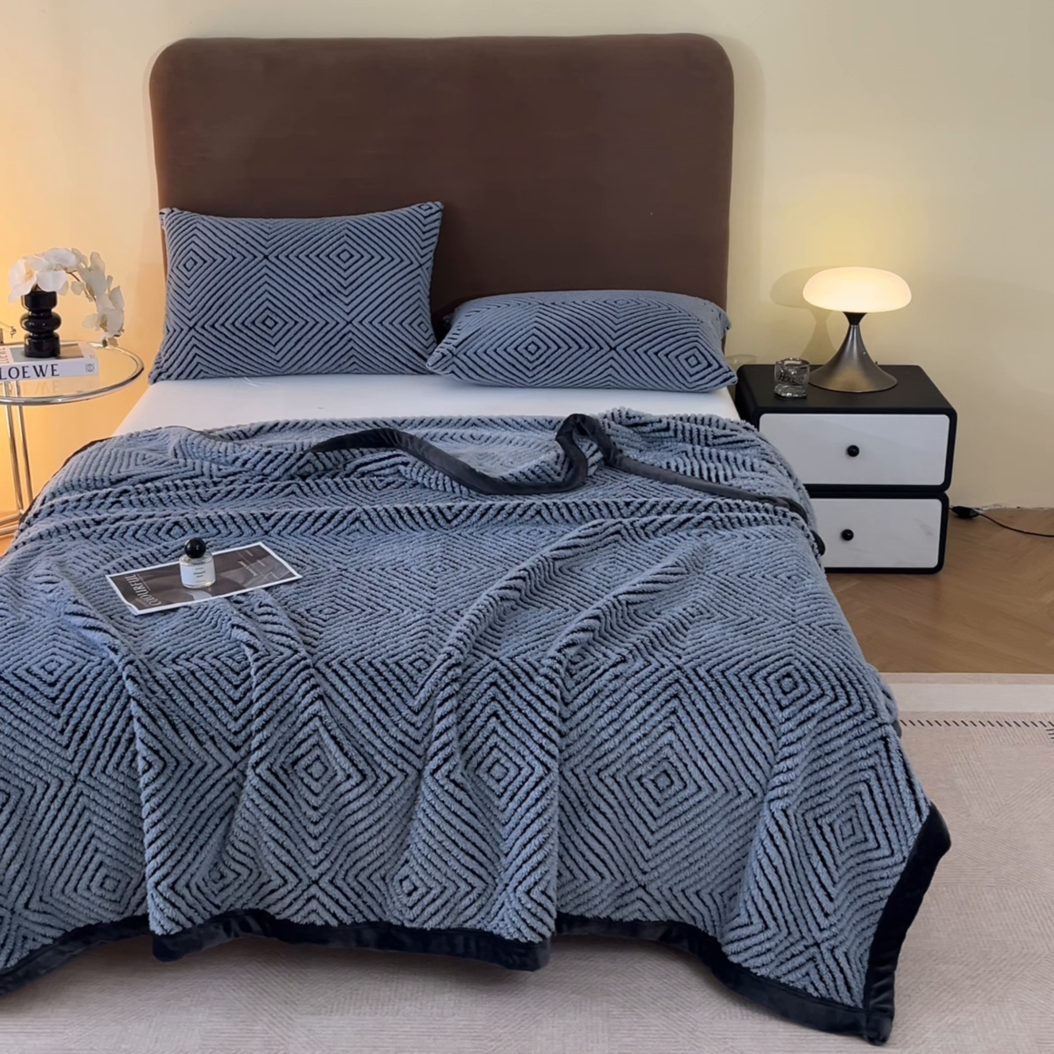 91家纺网 家纺一手货源 找家纺 （总）欧邦 2025新款轻奢暖阳绒提花双面绒单层毯毯子