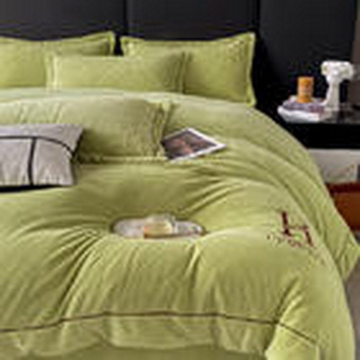 91家纺网 家纺一手货源 找家纺 （总）艾佳 2025新款A类全高克重雕花烂花刺绣牛奶绒四件套-小H系列