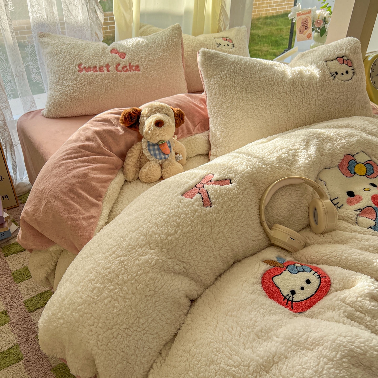 91家纺网 家纺一手货源 找家纺 颜选 2025新款卡通羊羔绒四件套 爱心猫