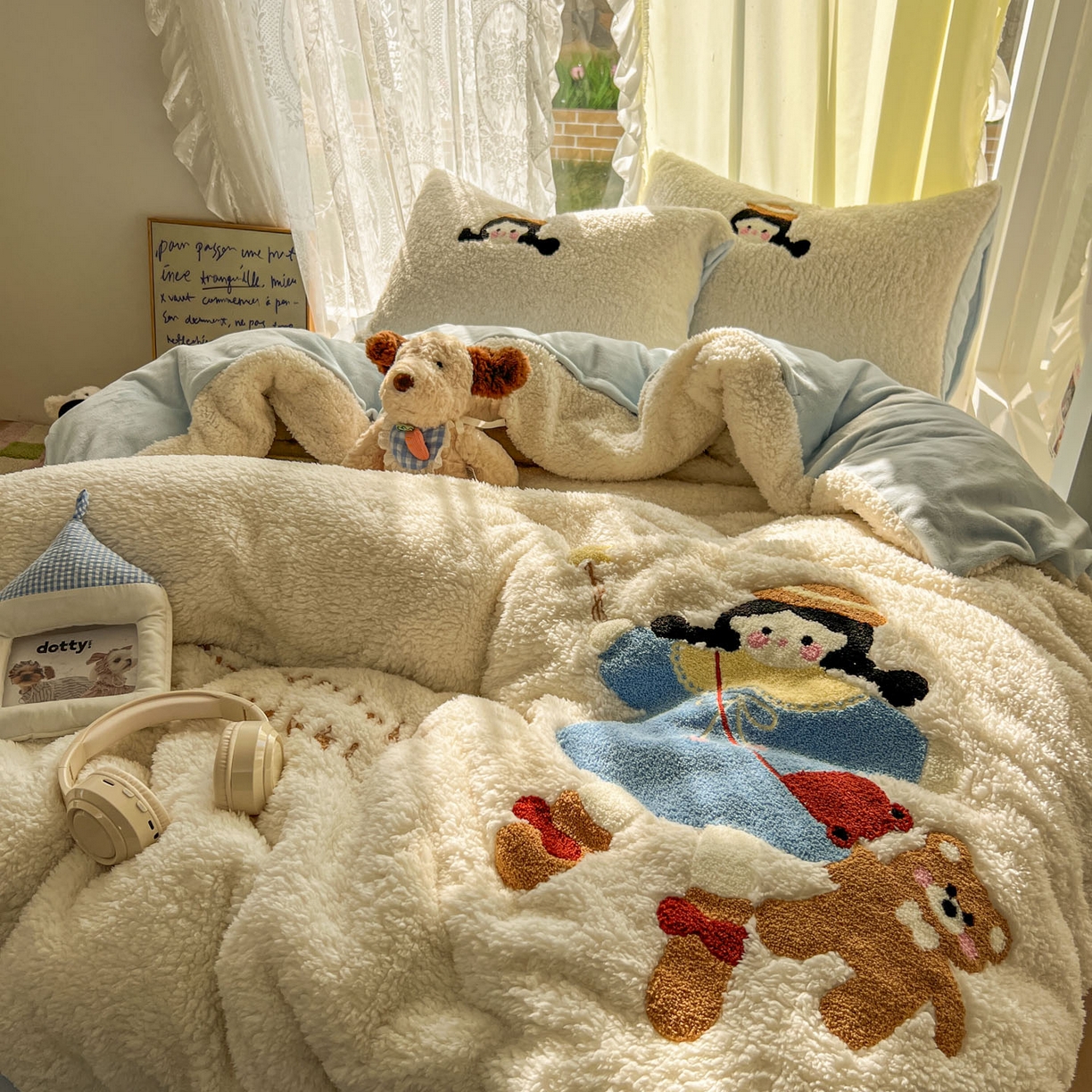 91家纺网 家纺一手货源 找家纺 颜选 2025新款卡通羊羔绒四件套 小女孩