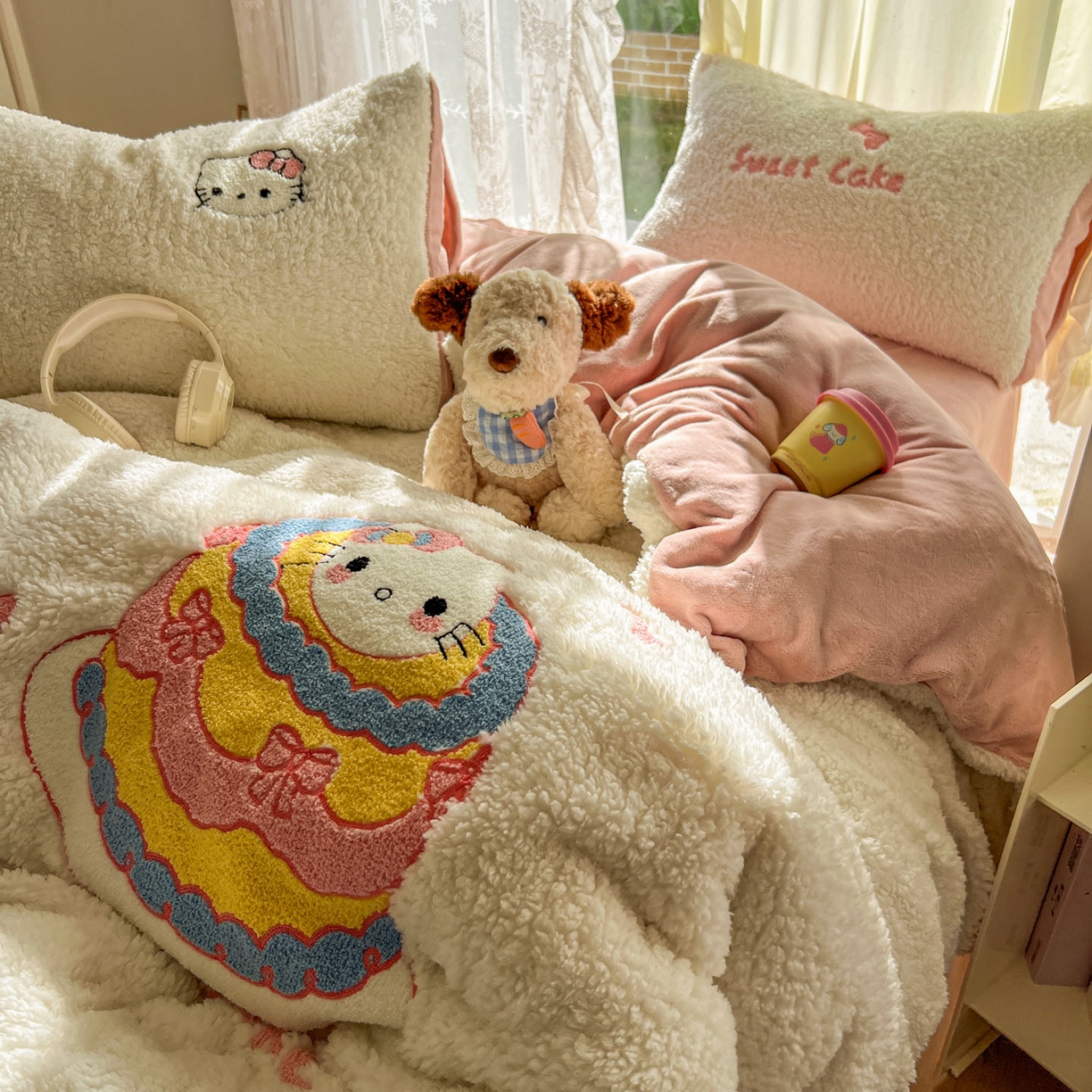 91家纺网 家纺一手货源 找家纺 颜选 2025新款卡通羊羔绒四件套 蛋糕猫