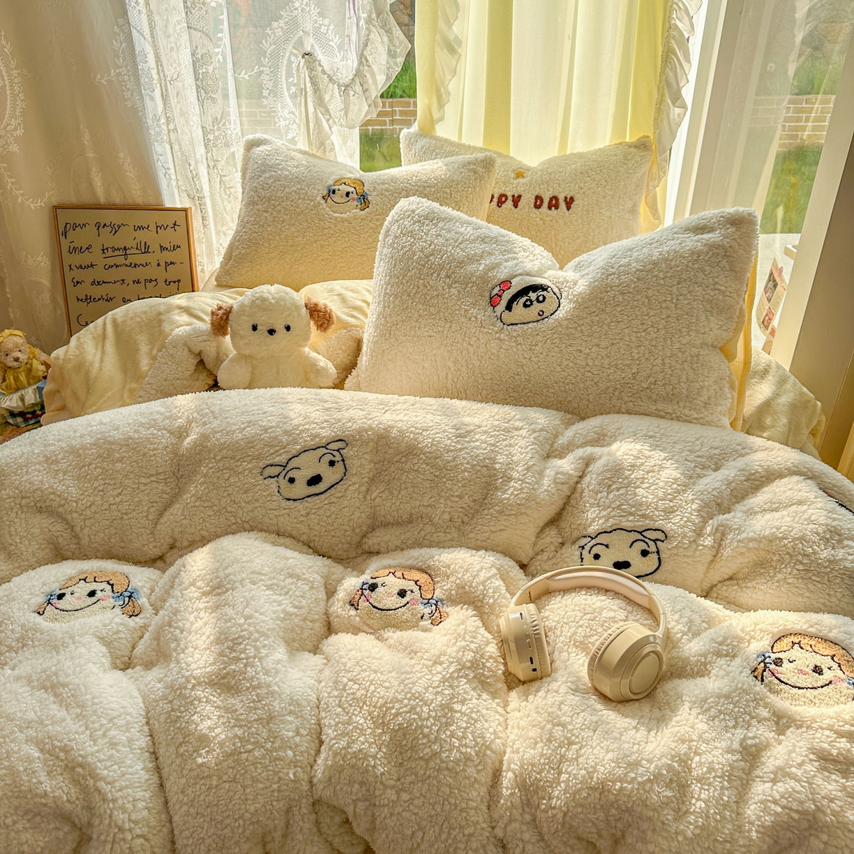 91家纺网 家纺一手货源 找家纺 颜选 2025新款卡通羊羔绒四件套 小新世界