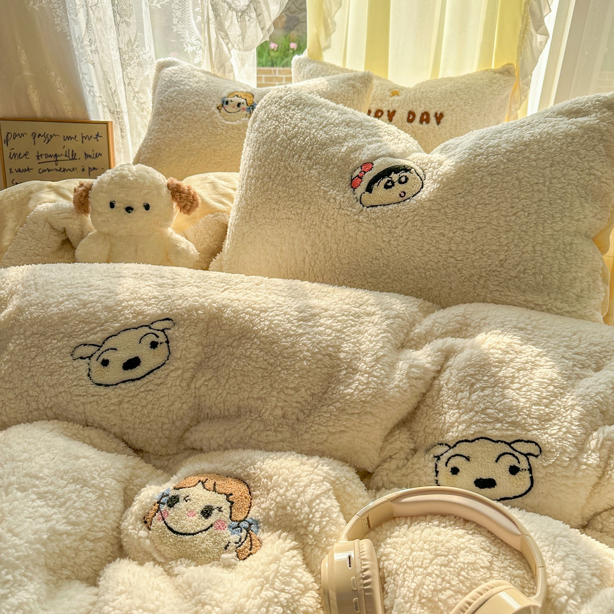 91家纺网 家纺一手货源 找家纺 颜选 2025新款卡通羊羔绒四件套 小新世界