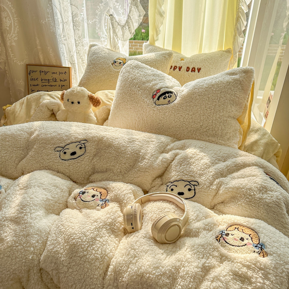 91家纺网 家纺一手货源 找家纺 颜选 2025新款卡通羊羔绒四件套 小新世界