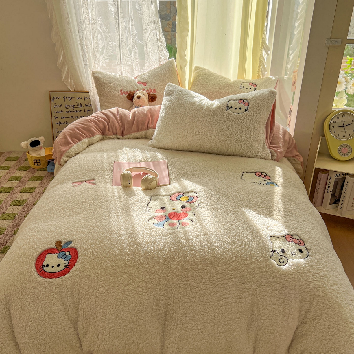 91家纺网 家纺一手货源 找家纺 颜选 2025新款卡通羊羔绒四件套 爱心猫