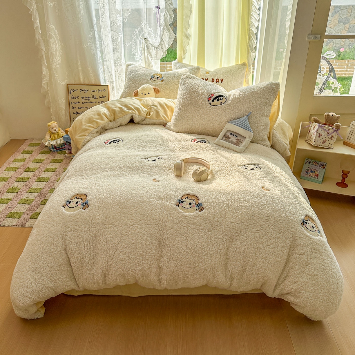 91家纺网 家纺一手货源 找家纺 颜选 2025新款卡通羊羔绒四件套 小新世界