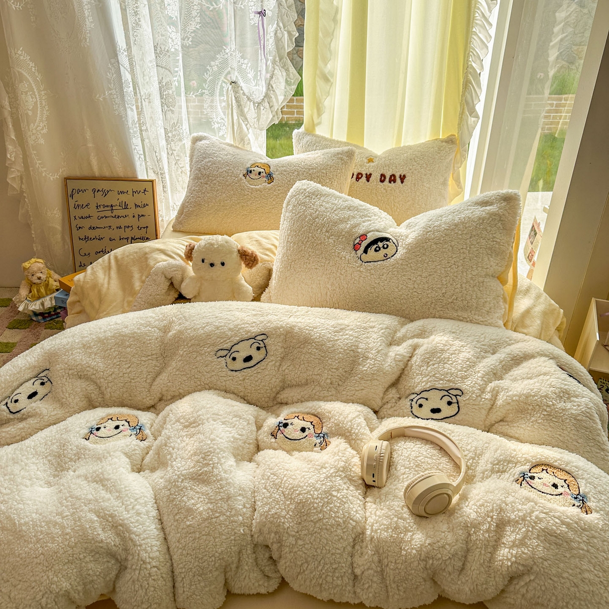 91家纺网 家纺一手货源 找家纺 颜选 2025新款卡通羊羔绒四件套 小新世界