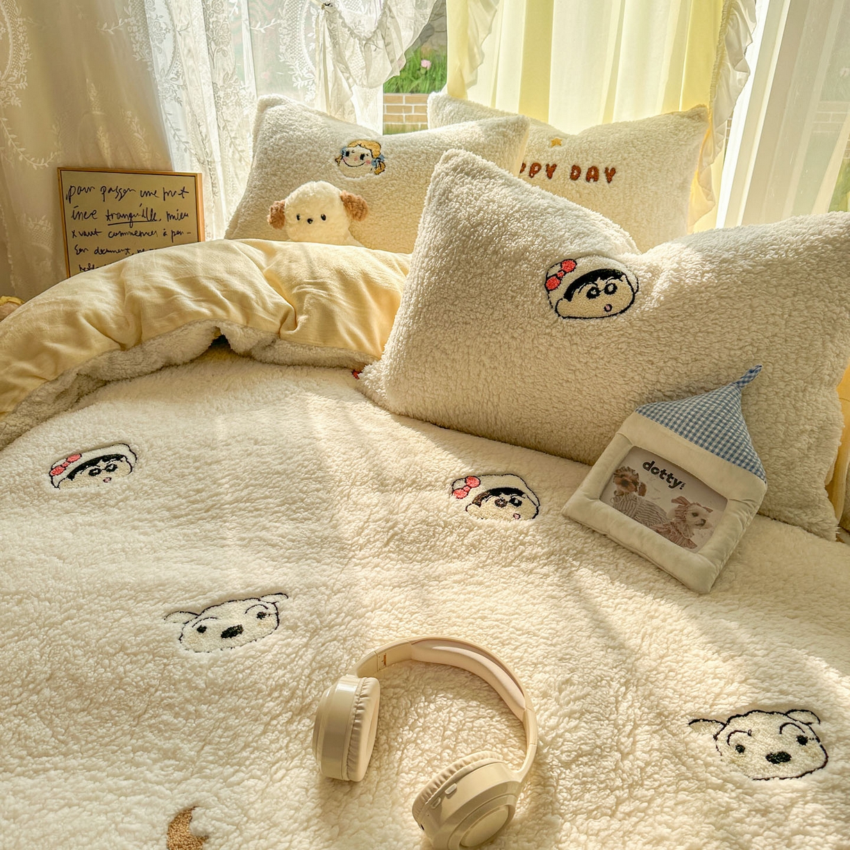 91家纺网 家纺一手货源 找家纺 颜选 2025新款卡通羊羔绒四件套 小新世界