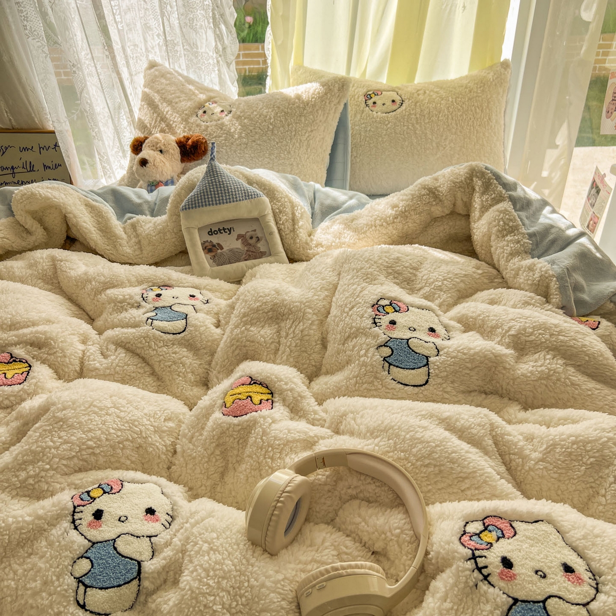 91家纺网 家纺一手货源 找家纺 颜选 2025新款卡通羊羔绒四件套 蝴蝶结猫