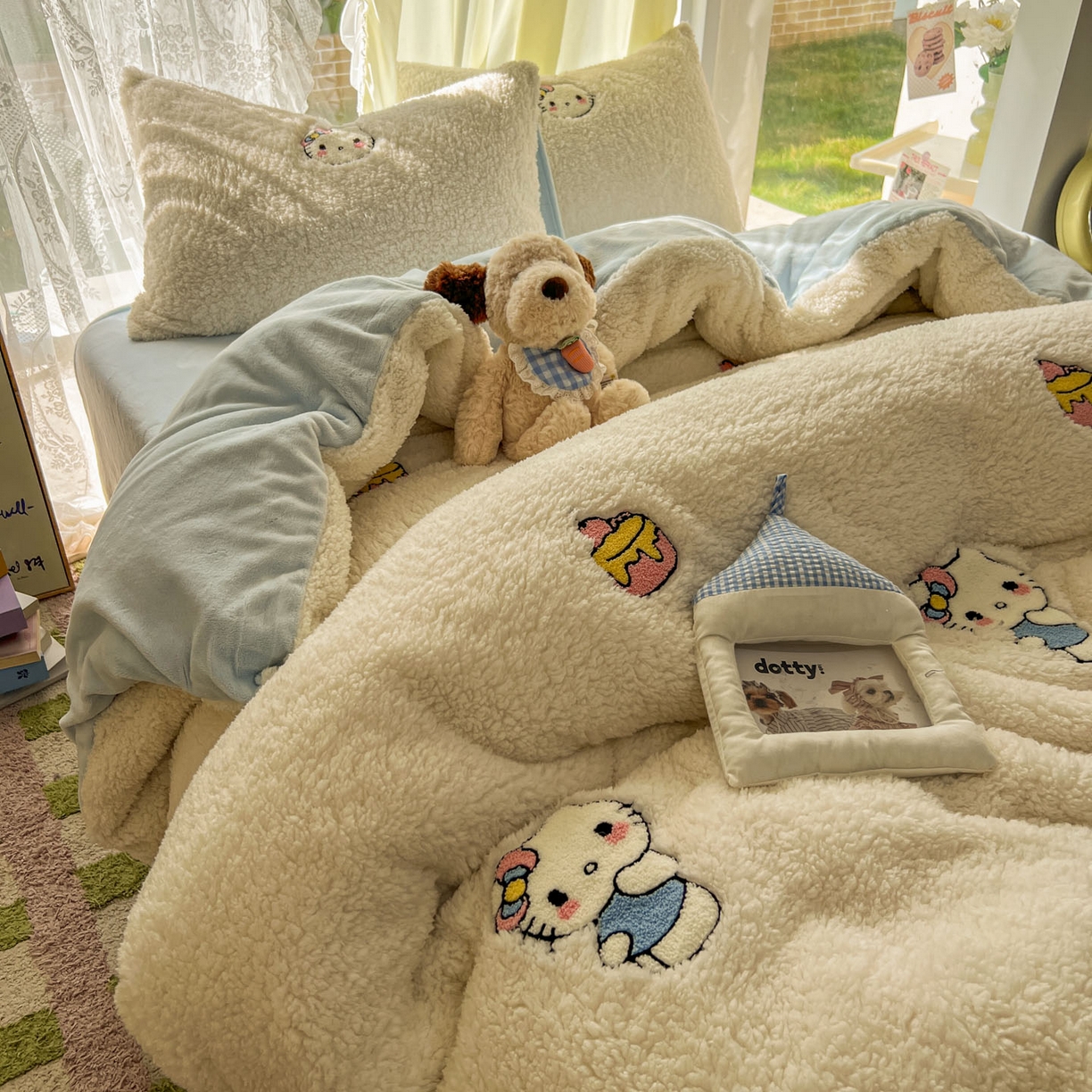 91家纺网 家纺一手货源 找家纺 颜选 2025新款卡通羊羔绒四件套 蝴蝶结猫