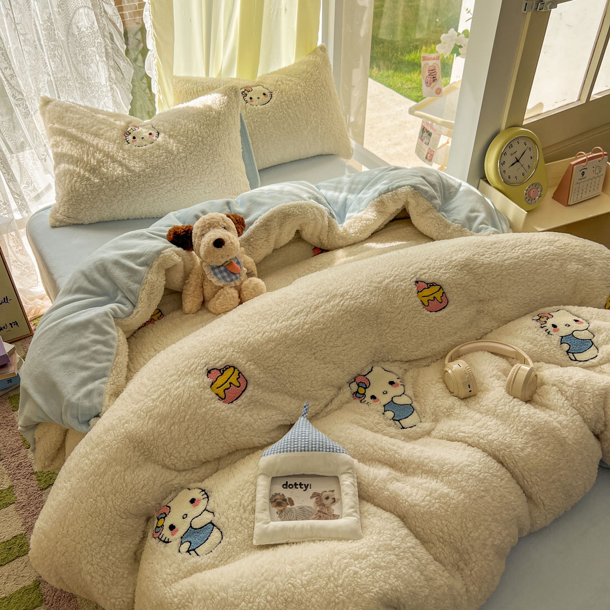 91家纺网 家纺一手货源 找家纺 颜选 2025新款卡通羊羔绒四件套 蝴蝶结猫