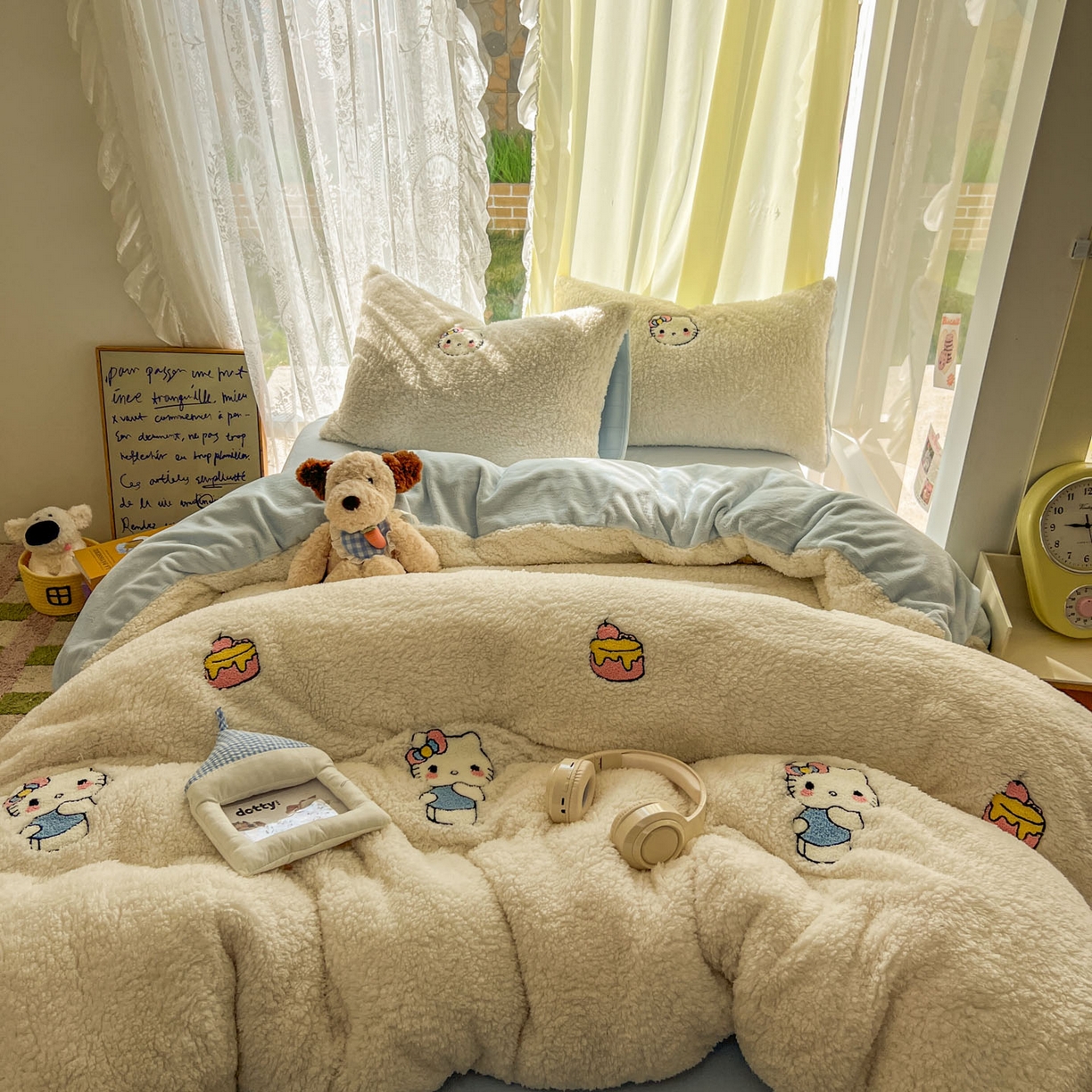 91家纺网 家纺一手货源 找家纺 颜选 2025新款卡通羊羔绒四件套 蝴蝶结猫