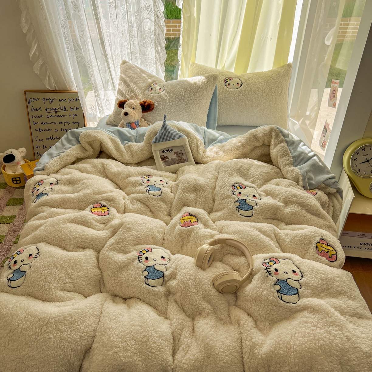 91家纺网 家纺一手货源 找家纺 颜选 2025新款卡通羊羔绒四件套 蝴蝶结猫