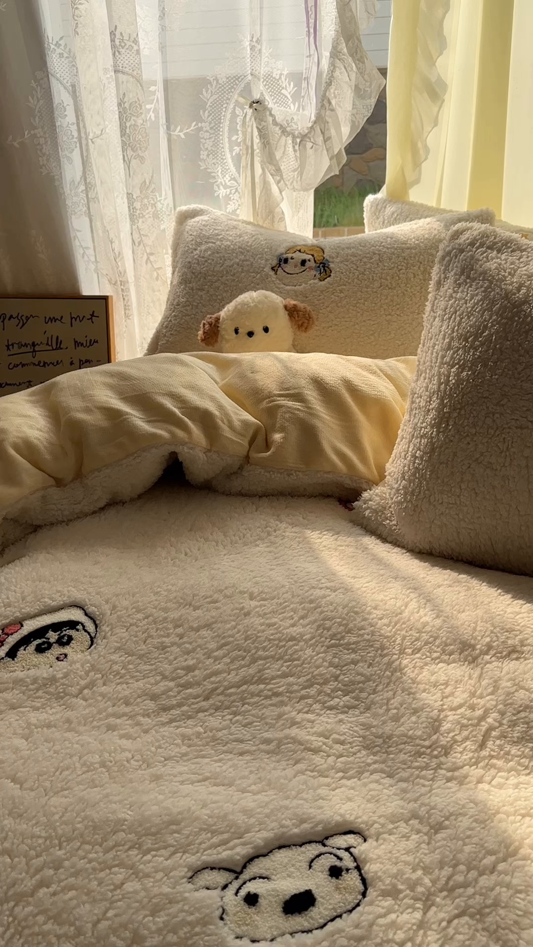 91家纺网 家纺一手货源 找家纺 颜选 2025新款卡通羊羔绒四件套 小新世界