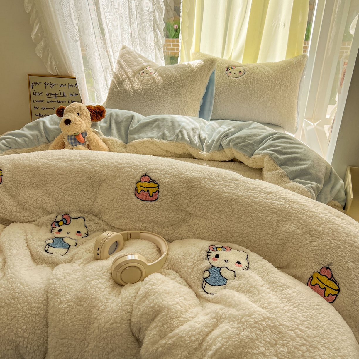 91家纺网 家纺一手货源 找家纺 颜选 2025新款卡通羊羔绒四件套 蝴蝶结猫