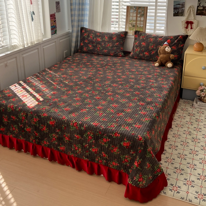 91家纺网 家纺一手货源 找家纺 （总）鑫利来家纺 2025新款牛奶绒床盖夹棉韩版印花花边床盖单件床盖三件套