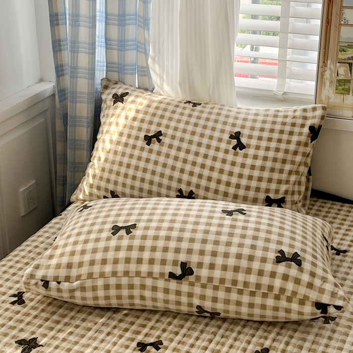 91家纺网 家纺一手货源 找家纺 鑫利来家纺 2025新款牛奶绒床盖夹棉花边韩版印花单床盖单件床盖三件套 床盖-格子蝴蝶结