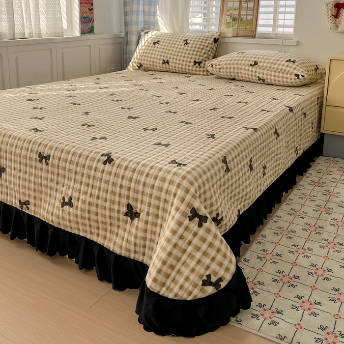 91家纺网 家纺一手货源 找家纺 鑫利来家纺 2025新款牛奶绒床盖夹棉花边韩版印花单床盖单件床盖三件套 床盖-格子蝴蝶结