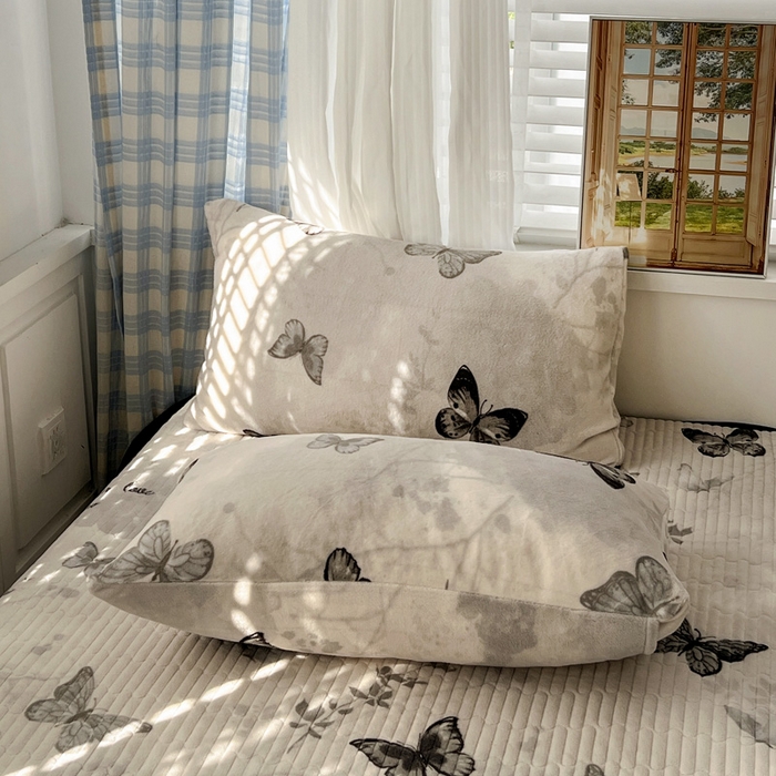 91家纺网 家纺一手货源 找家纺 鑫利来家纺 2025新款牛奶绒床盖夹棉花边韩版印花单床盖单件床盖三件套 床盖-蝴蝶意境