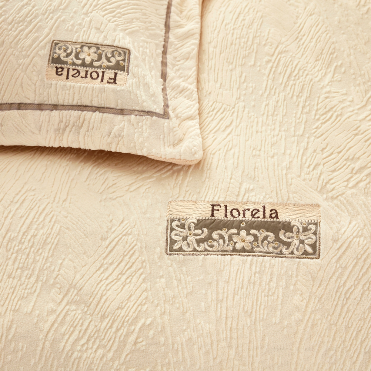 91家纺网 家纺一手货源 找家纺 苏木年华 2025新款雕花绒宽边四件套-烟雨星云 烟雨星云-米色